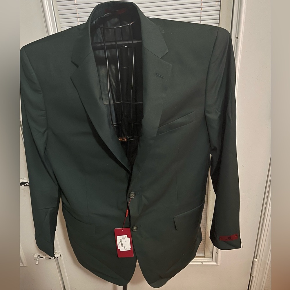 New Renoir
Renoir Green Suit Jacket
Blazer Size: 42L

Color: Green